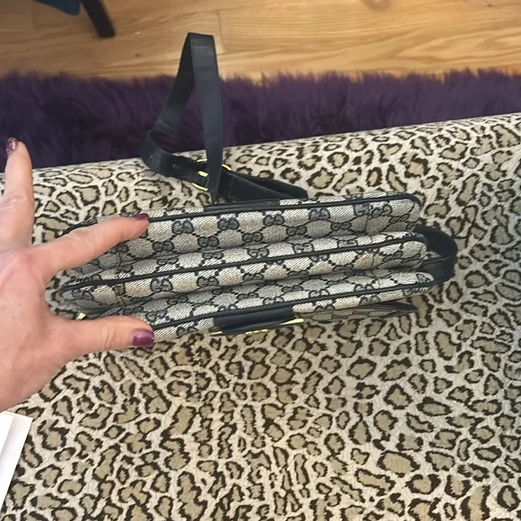 Vintage Gucci is excellent condition - Picture 6 of 13